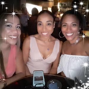 Meet your Posher, Dina